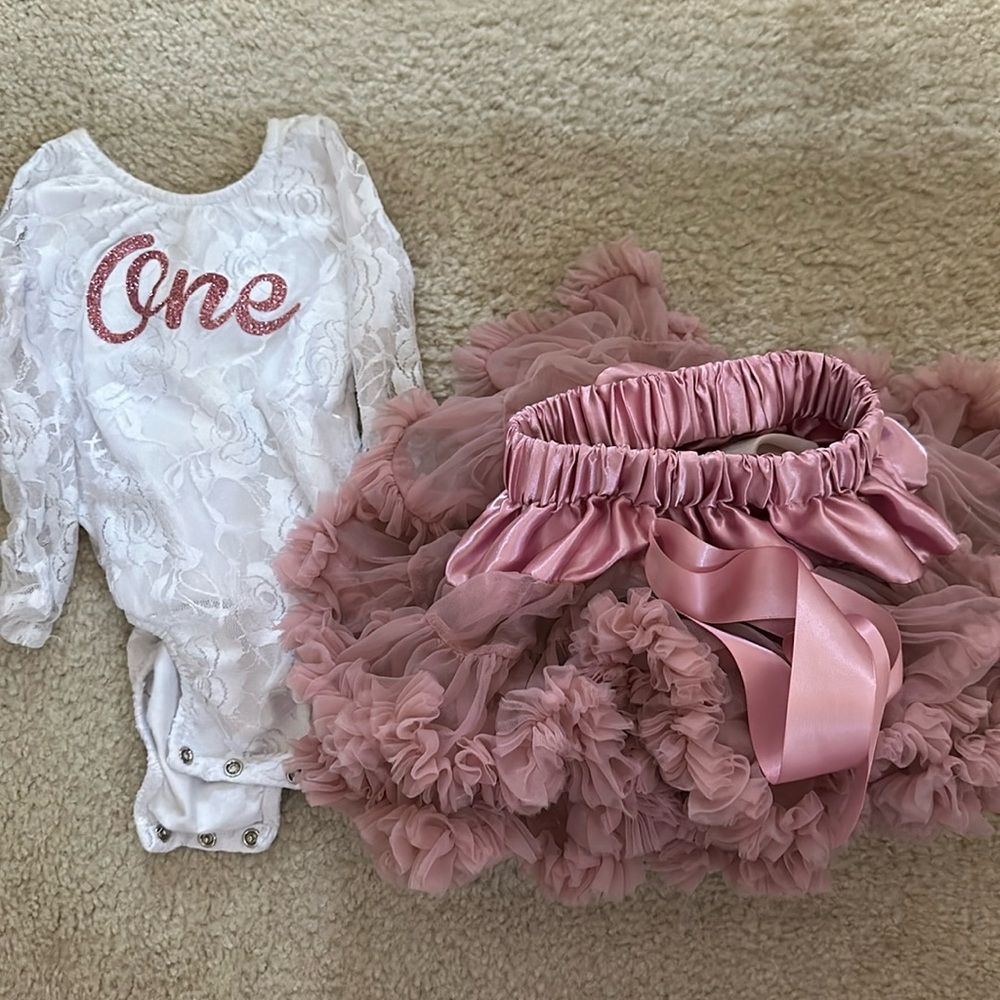 Baby girl body suit and tutu